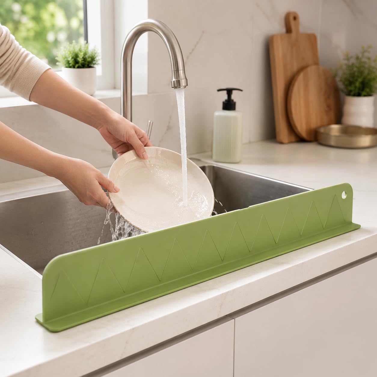 SplashGuard™ Kitchen Sink Water Splash Guard